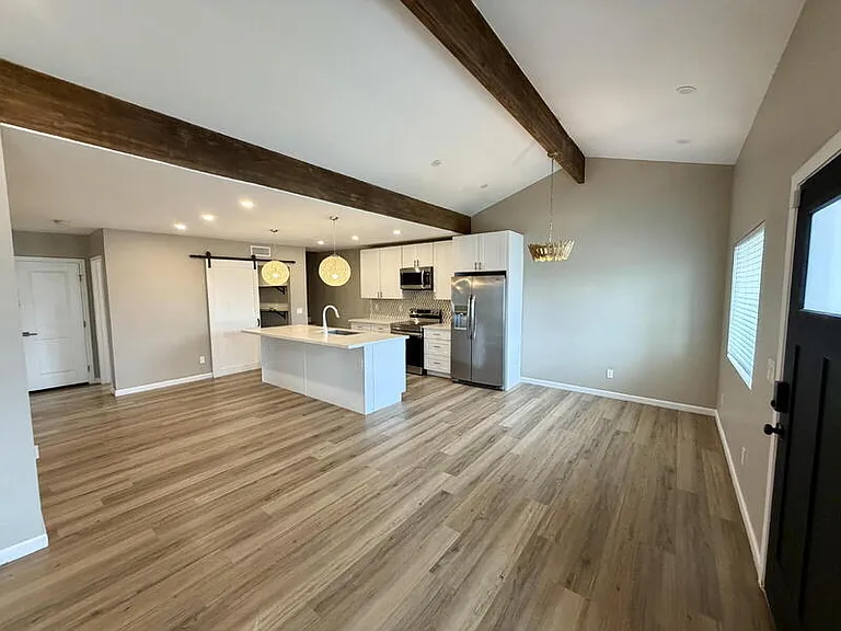 2029 W Adams St — Photo 2