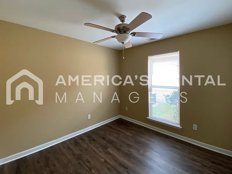 525 Fox Run Cir — Photo 12
