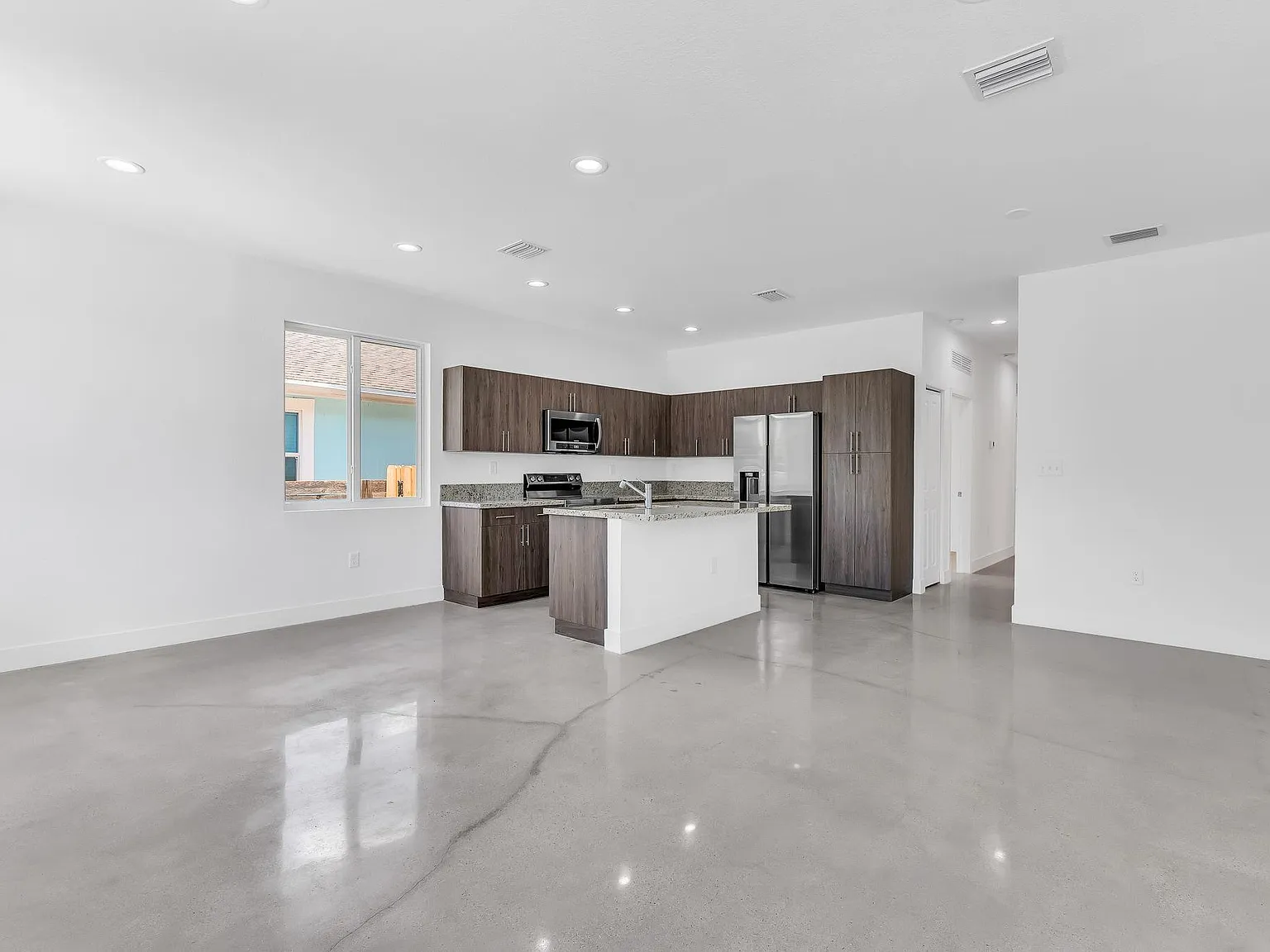 616 NW 15th Ave — Photo 3