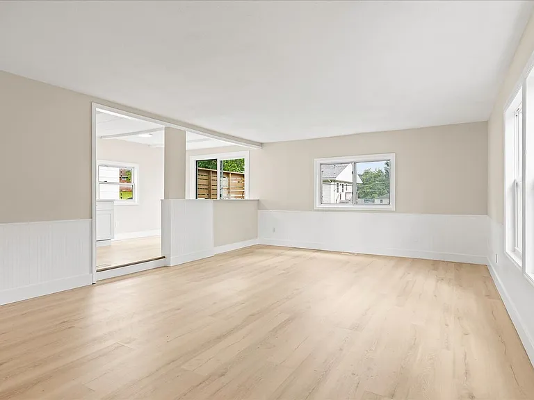 210 Lynn St — Photo 5