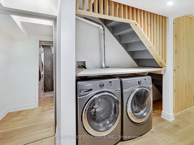 141 Claremont St E #MAIN LOWER — Photo 11