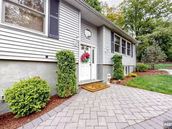 50 Seminole Ave, Oakland, NJ 07436