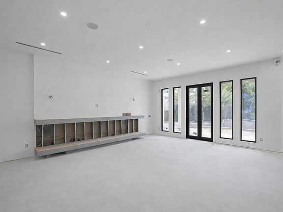 4th image of 298 NE 8th Street