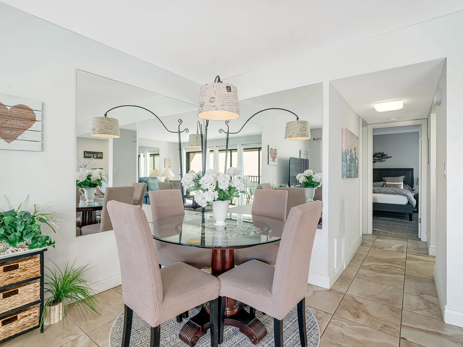 2 bed, 1.5 bath, 1010 sqft, $9,000 — Photo 3