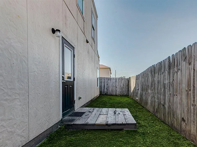 8622 Torcello St — Photo 5