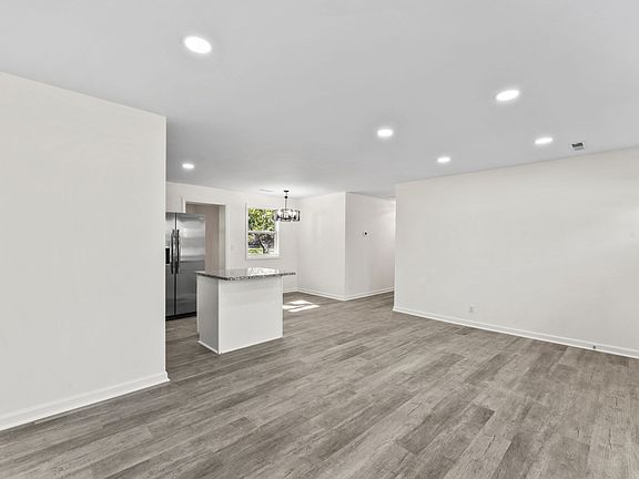 4th image of 123 Highland Dr