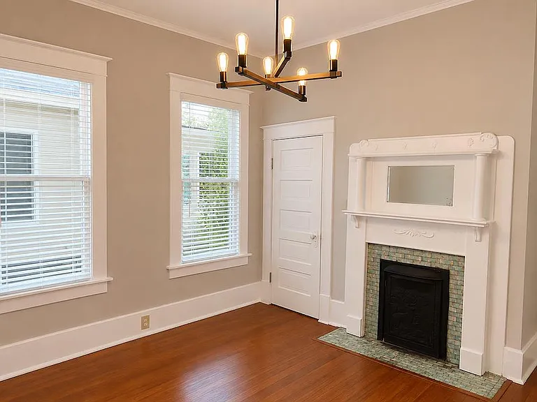 970 S Cox St — Photo 4