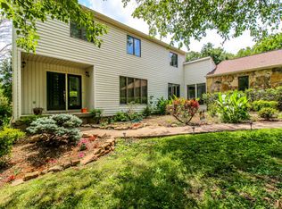 11104 Crown Point Dr, Knoxville, TN 37934