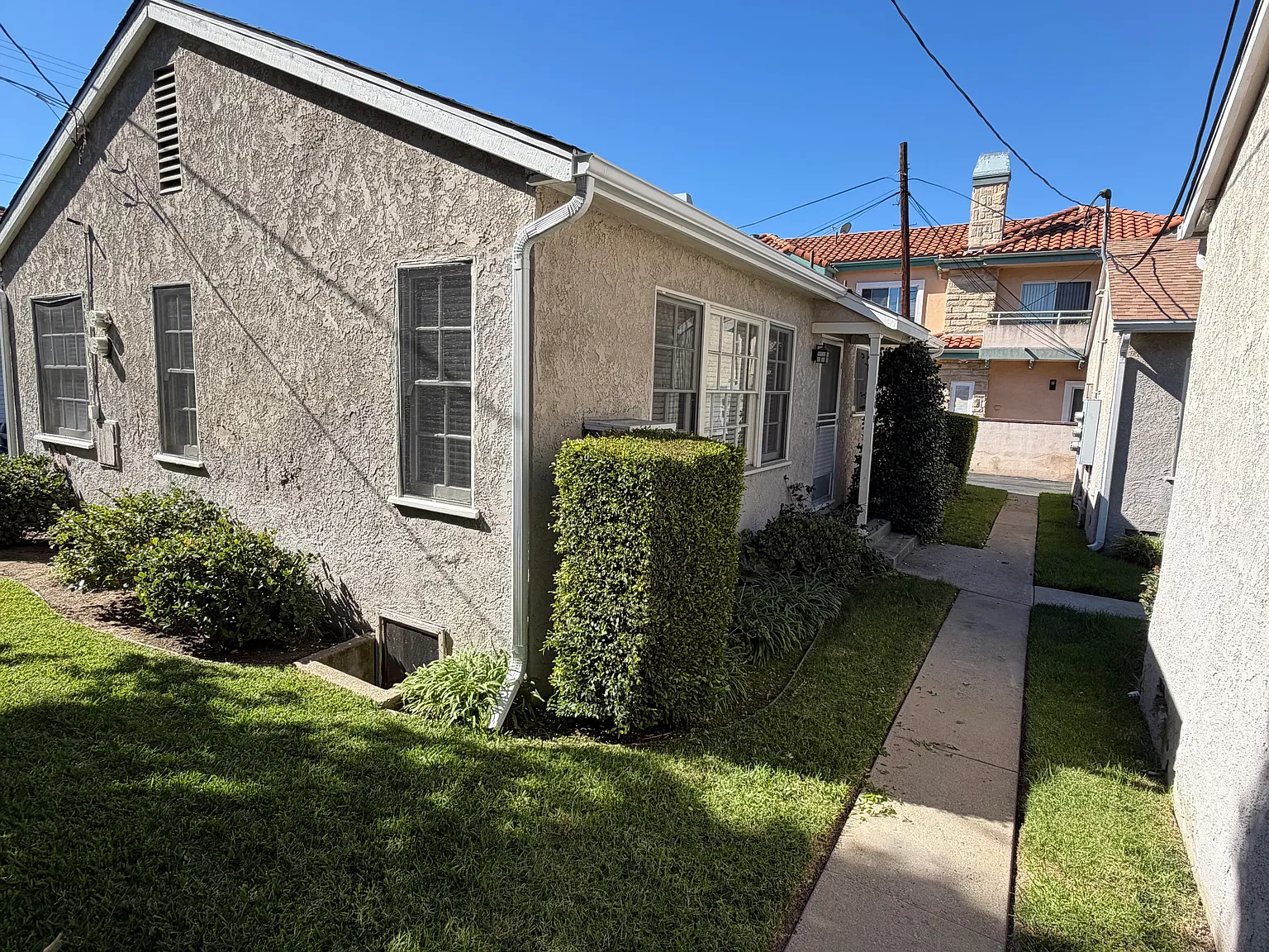 440 W Stocker St — Photo 3