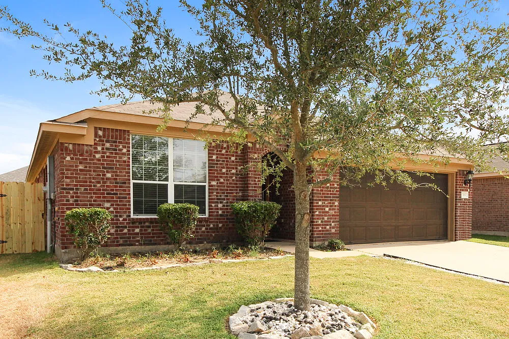 4 bed, 2.0 bath, 1946 sqft, $2,290 — Photo 4