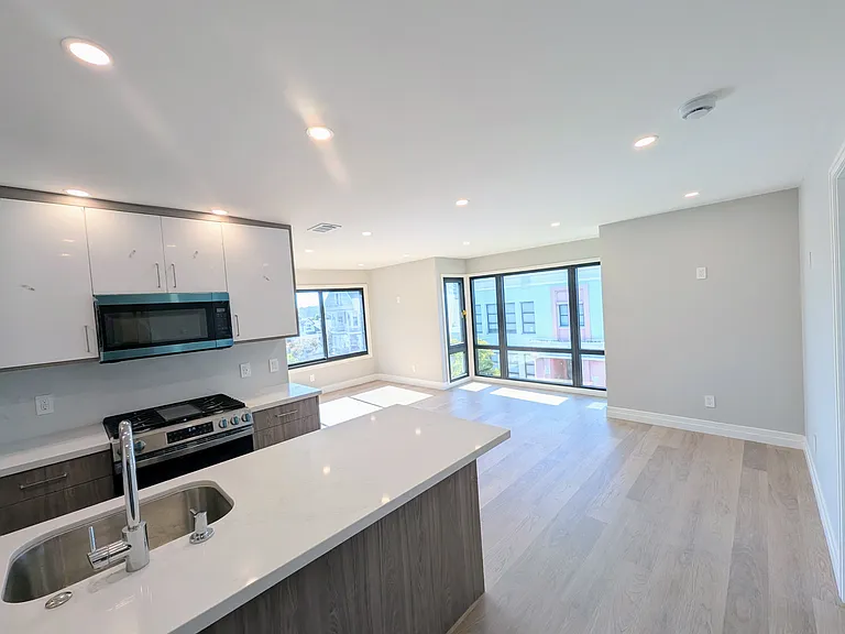 875 Waller St #A — Photo 3