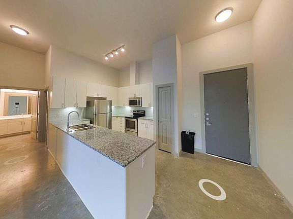 5th image of 1010 E 5th St #639