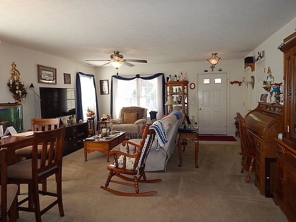 3rd image of 401 Hickory Grove Cir
