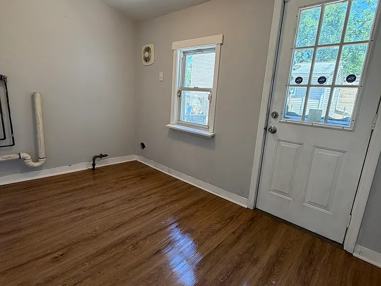 464 Genesee St #1 — Photo 13