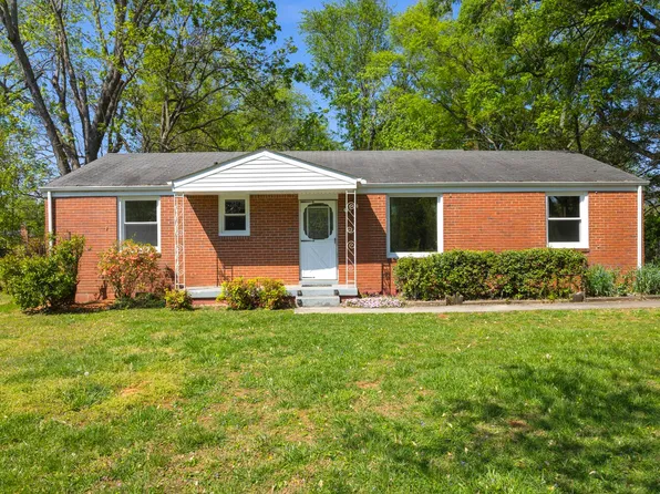 1911 Gardner Dr, Murfreesboro, TN 37130