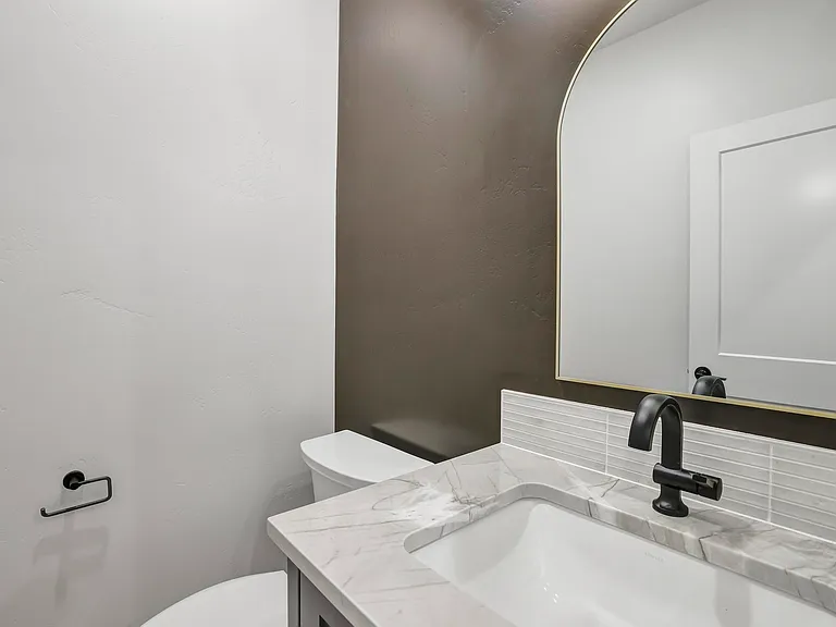 533 Irene St — Photo 15