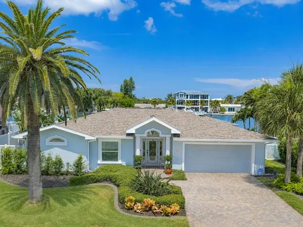 2218 Donato Dr, Belleair Beach, FL 33786