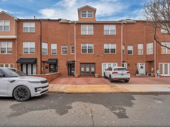 3242 S Sydenham St, Philadelphia, PA 19145