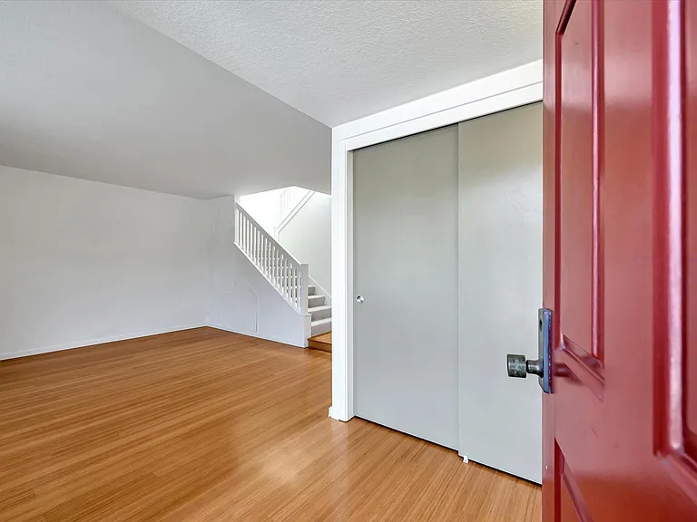 4 W Harbor Dr — Photo 3