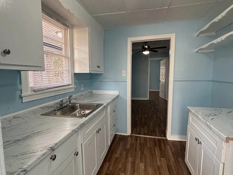 907 Winn St — Photo 11