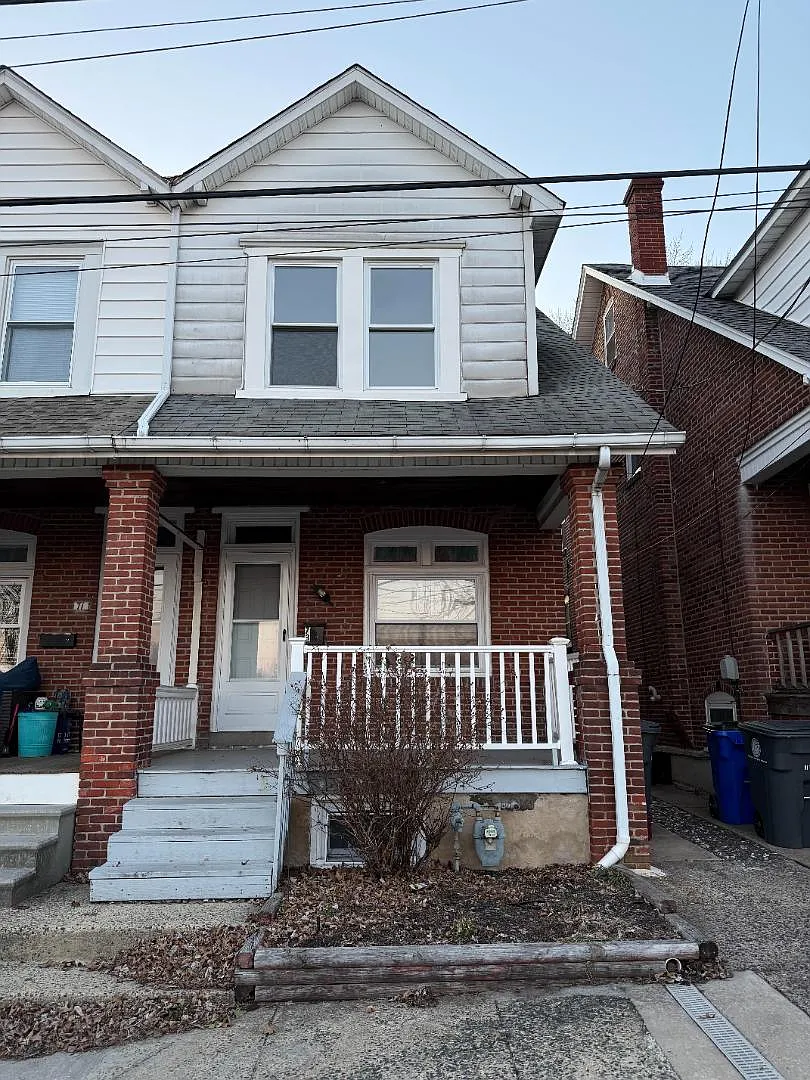 73 Edgewood St photo 1