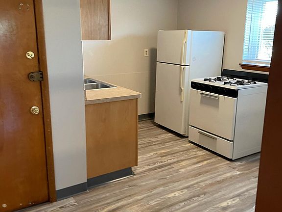 3rd image of 1555 Mayfair Blvd #6