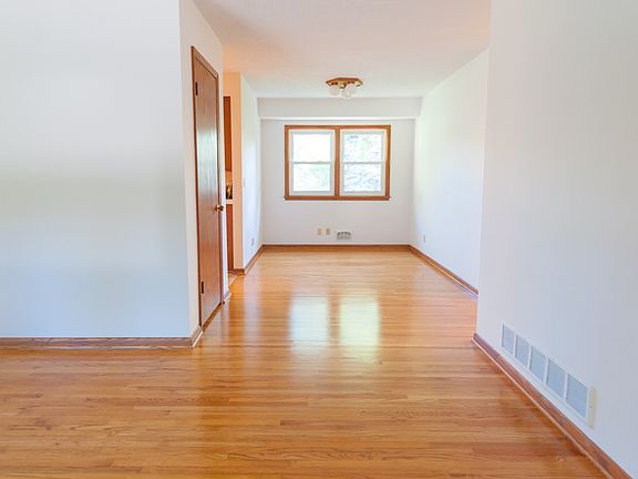 Main Entrance toward Dining 