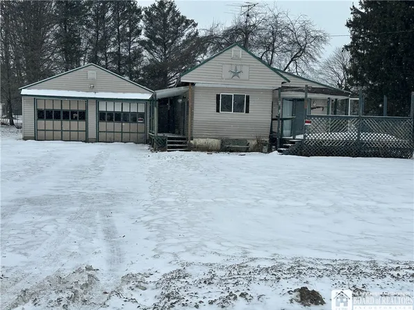 4025 Kimball Dr, Jamestown, NY 14701