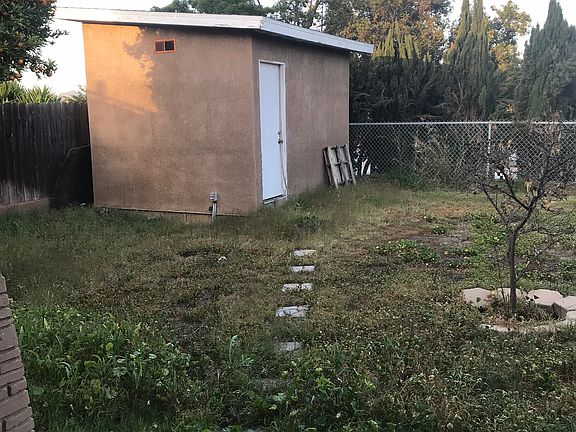 Outdoor storage shed