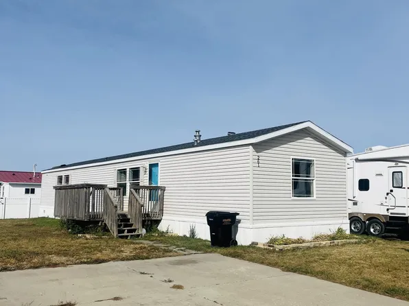 261 Robin St, Bismarck, ND 58504