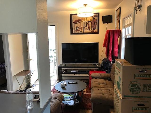 2nd image of 19 W Lodges Ln