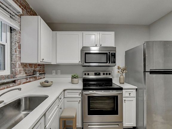 4th image of 221 Lampkin St NE APT 8