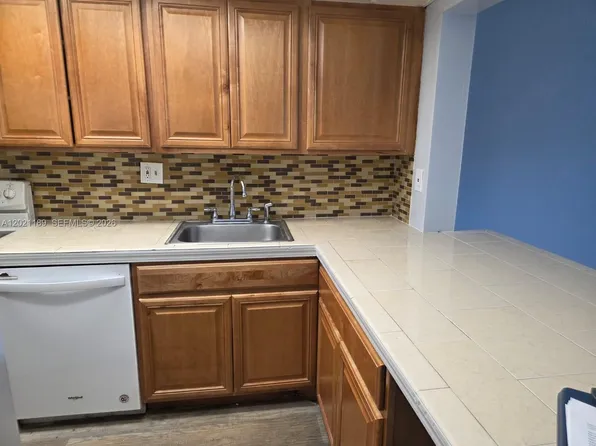 8060 N Colony Cir N #103, Fort Lauderdale, FL 33321