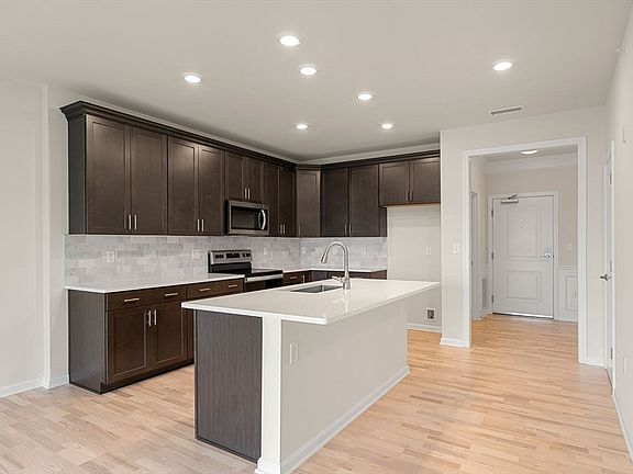 2nd image of 5 Peters Farm Way #5105