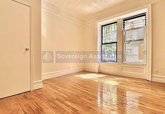 3rd image of 209 W 108th St APT 2