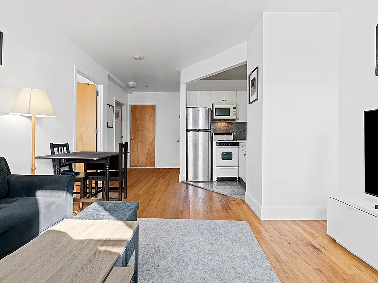 193 E 4th St #2R — Photo 2
