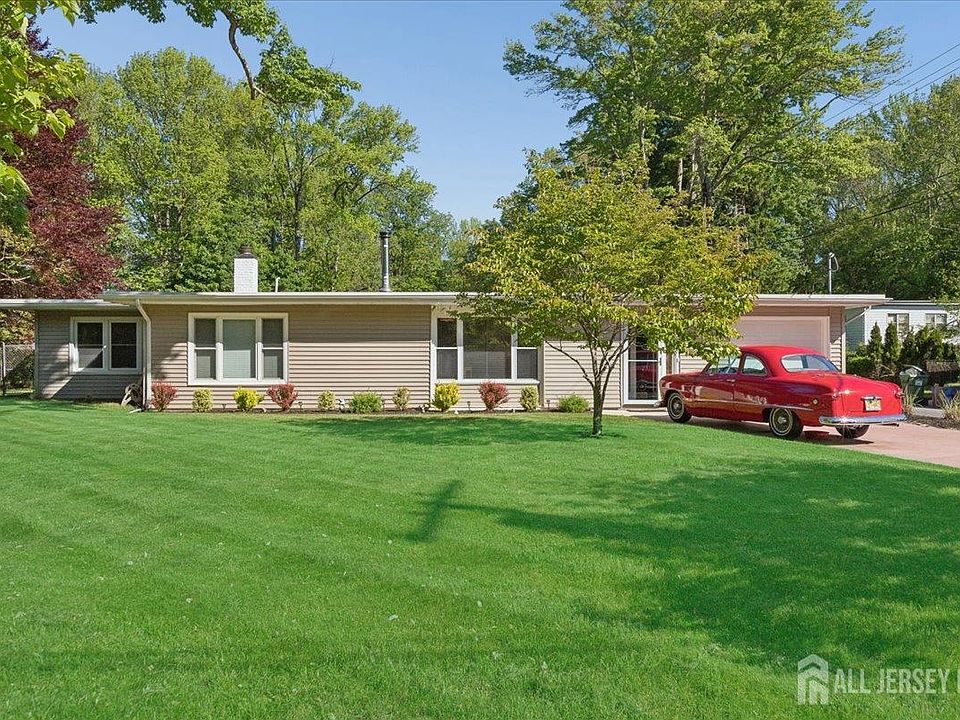 1st image of 1 Cedar Ct