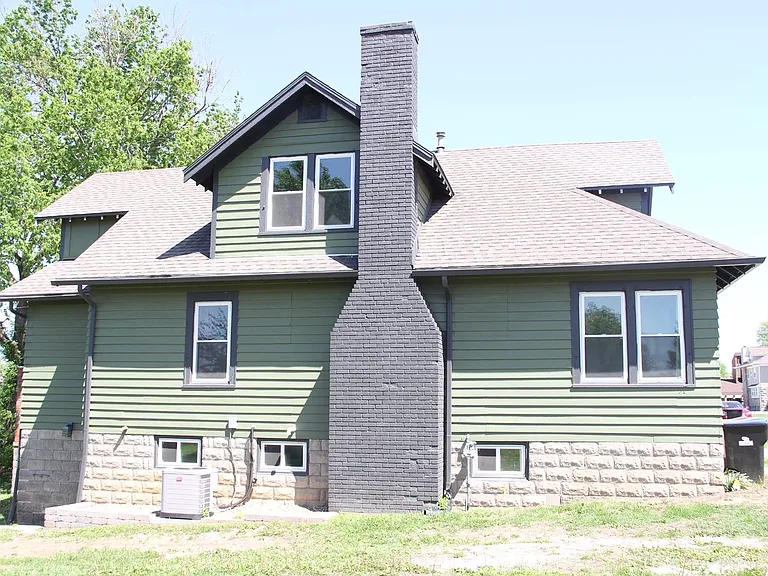 115 Ming St — Photo 3