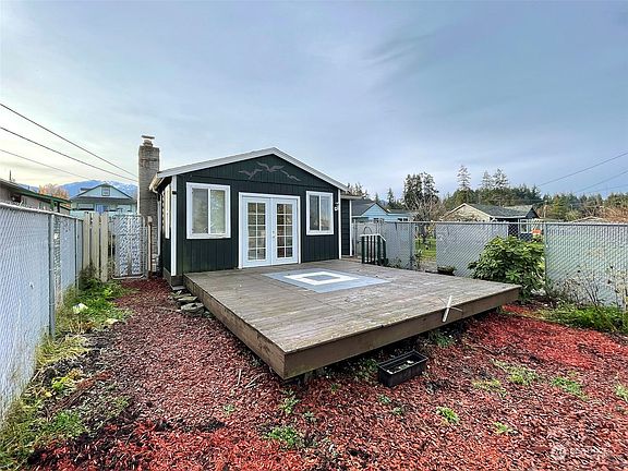 5th image of 1112 E Craig Avenue