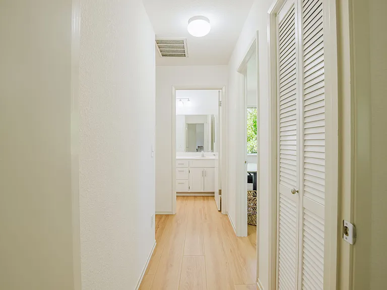 Parkwood Court Apartments — Photo 48