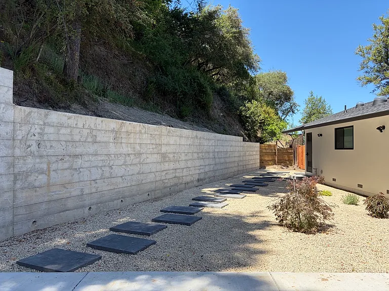 20862 Kittridge Rd — Photo 25