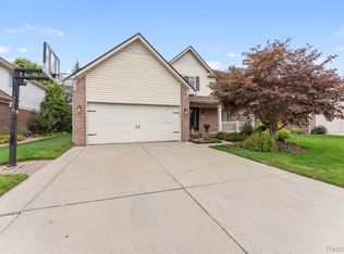 24346 Brentwood Dr, Brownstown, MI 48183