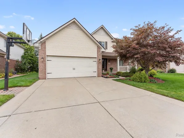 24346 Brentwood Dr, Brownstown, MI 48183
