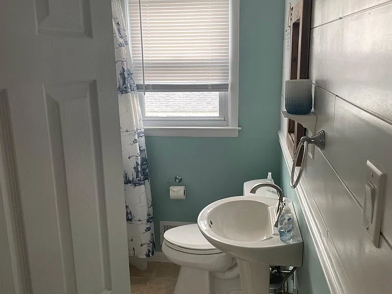 215 Simpson Ave — Photo 8