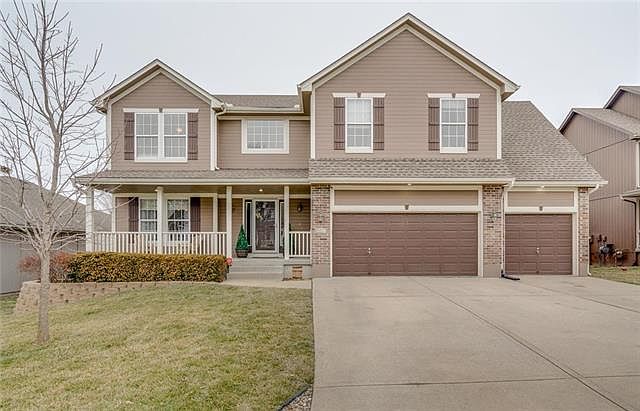 1st image of 617 NE Cumberland Dr
