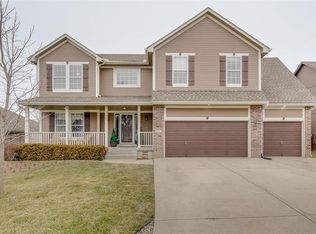 617 NE Cumberland Dr, Blue Springs, MO 64014