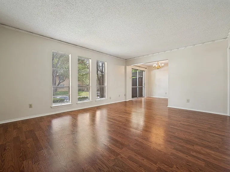 5838 Sandhurst Ln — Photo 4