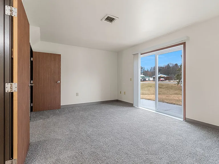 Hickory Drive and Pinecrest Apartments — Photo 25