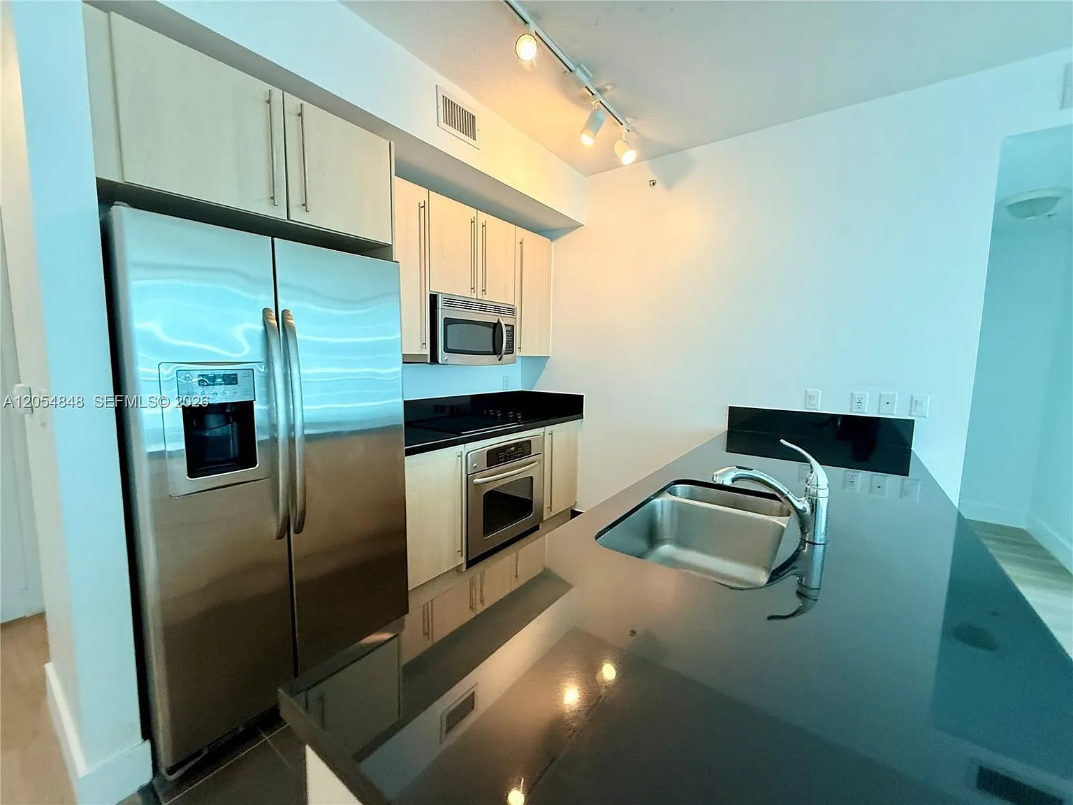1 bed, 761 sqft, $3,000 — Photo 2