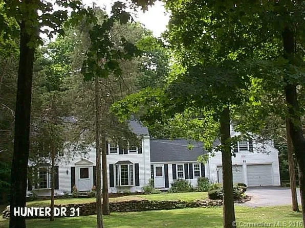31 Hunter Dr, West Hartford, CT 06107